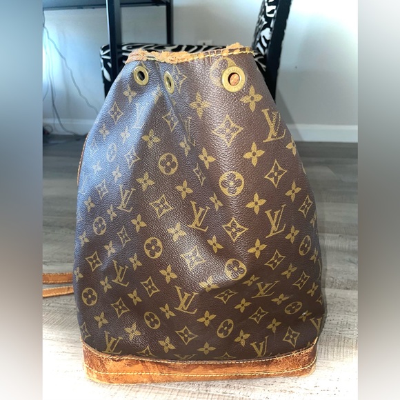 Louis Vuitton Vintage Tote - Picture 3 of 3